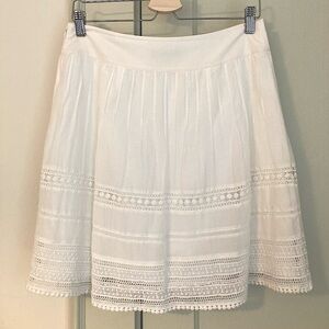 Ann Taylor 8P white skirt with beautiful “lace” detail.